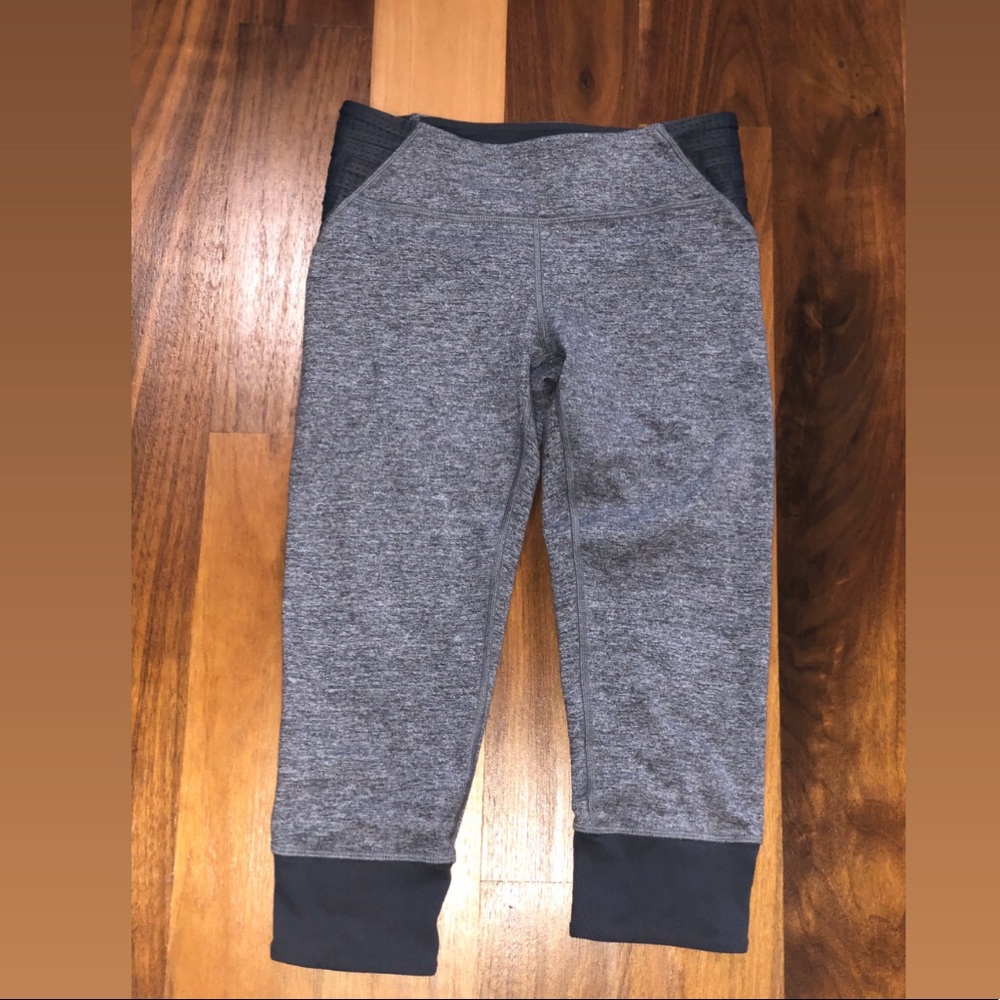 Ivivva (child lululemon) Capri leggings size 12!